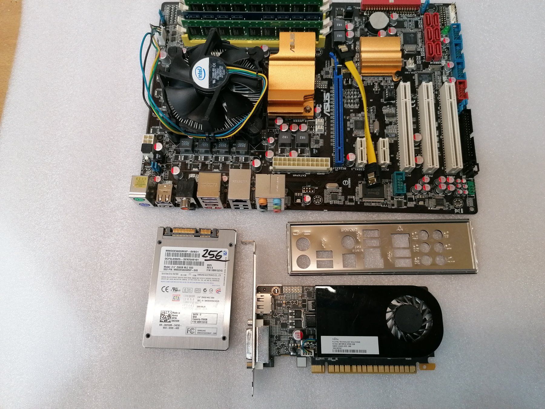 Intel Mainboards: Motherboard Intel E 8500 – Gebraucht aus Volketswil von sidecare47