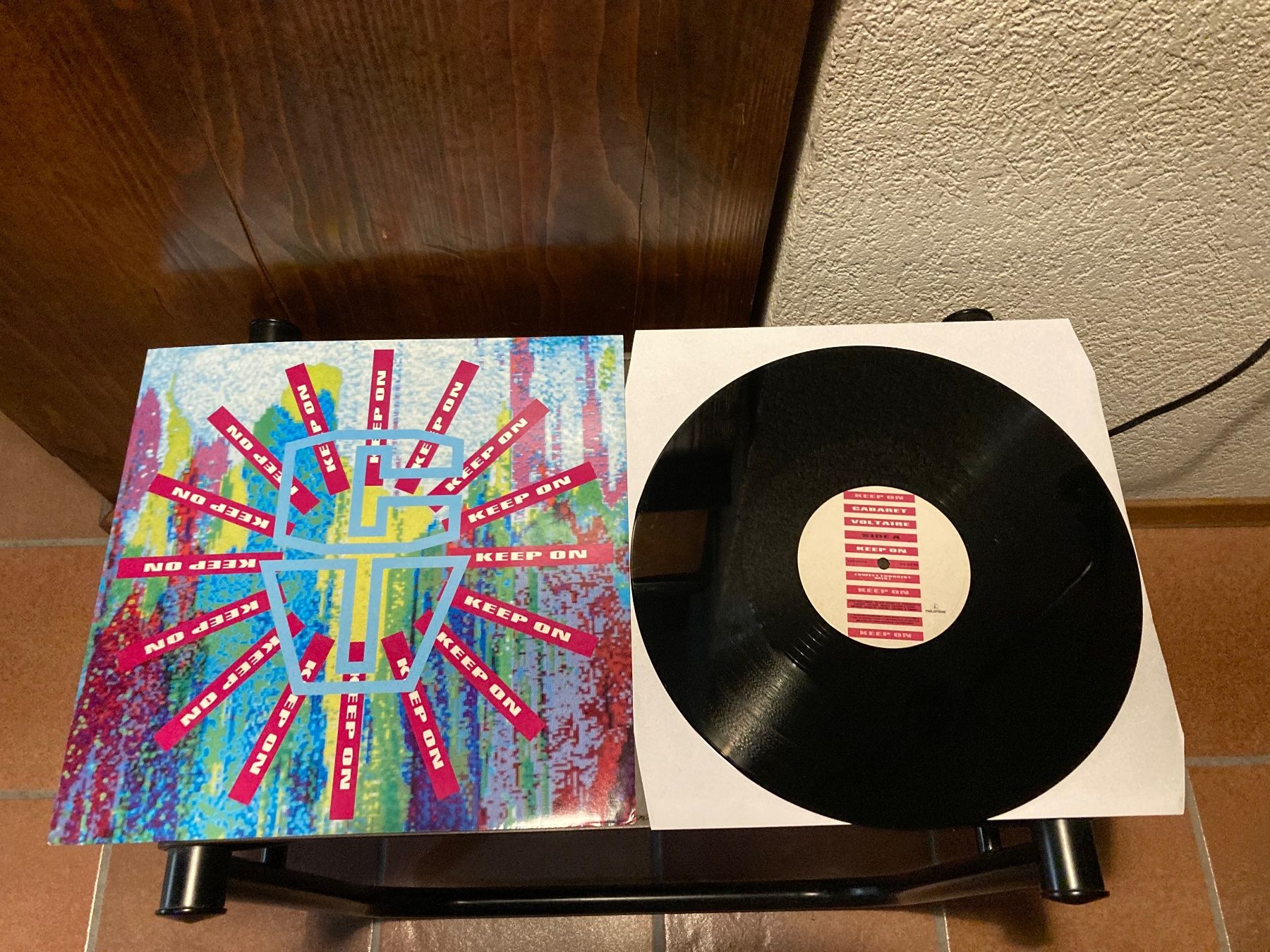 Dischi in vinile: Cabaret Voltaire - Keep On – Usato da Fribourg venduto da Karushi
