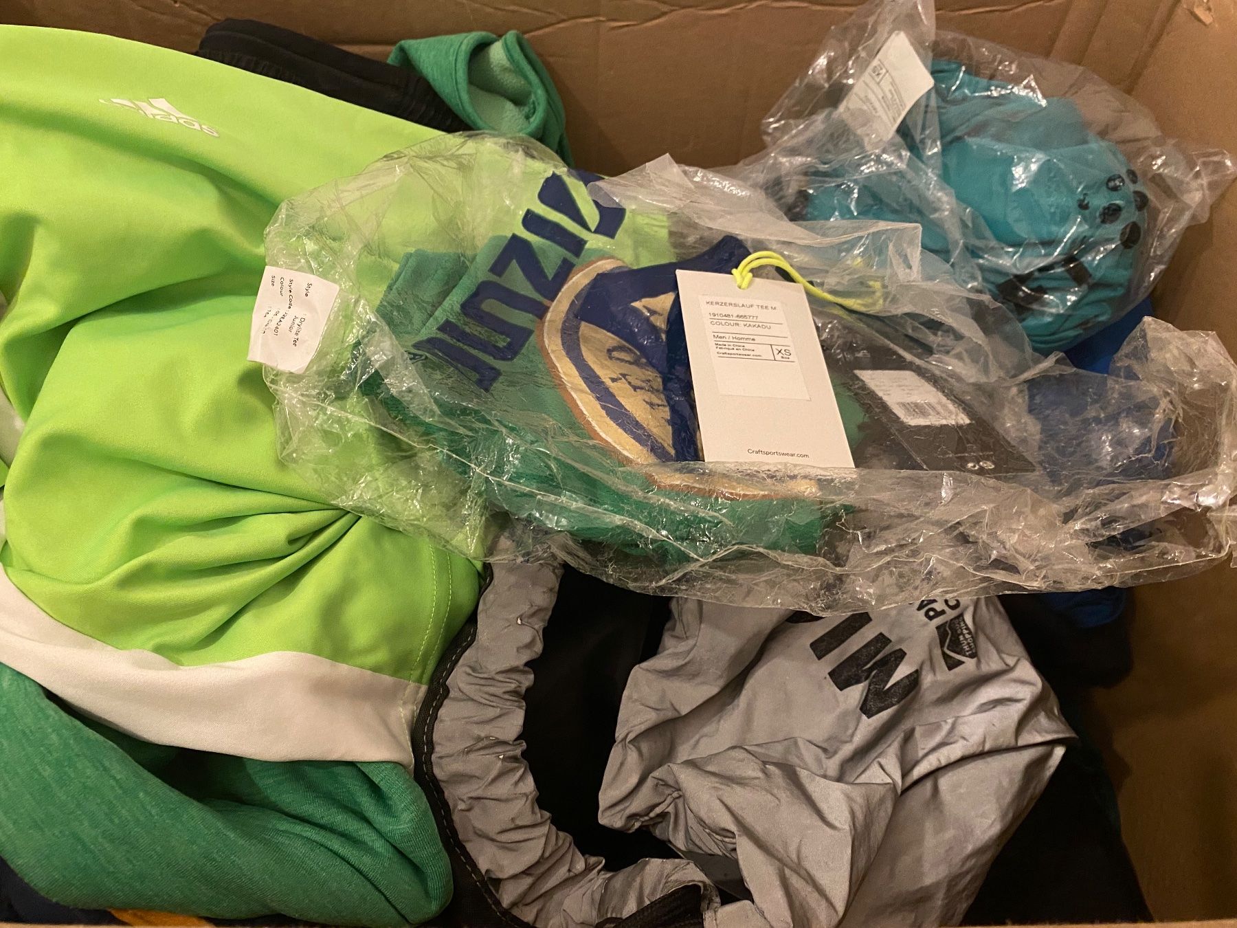 T-shirt: Zügelkiste voller Kleider – Usato da Münsingen venduto da lyf_j8ng 1
