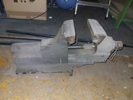 Grosser massiver Schraubstock