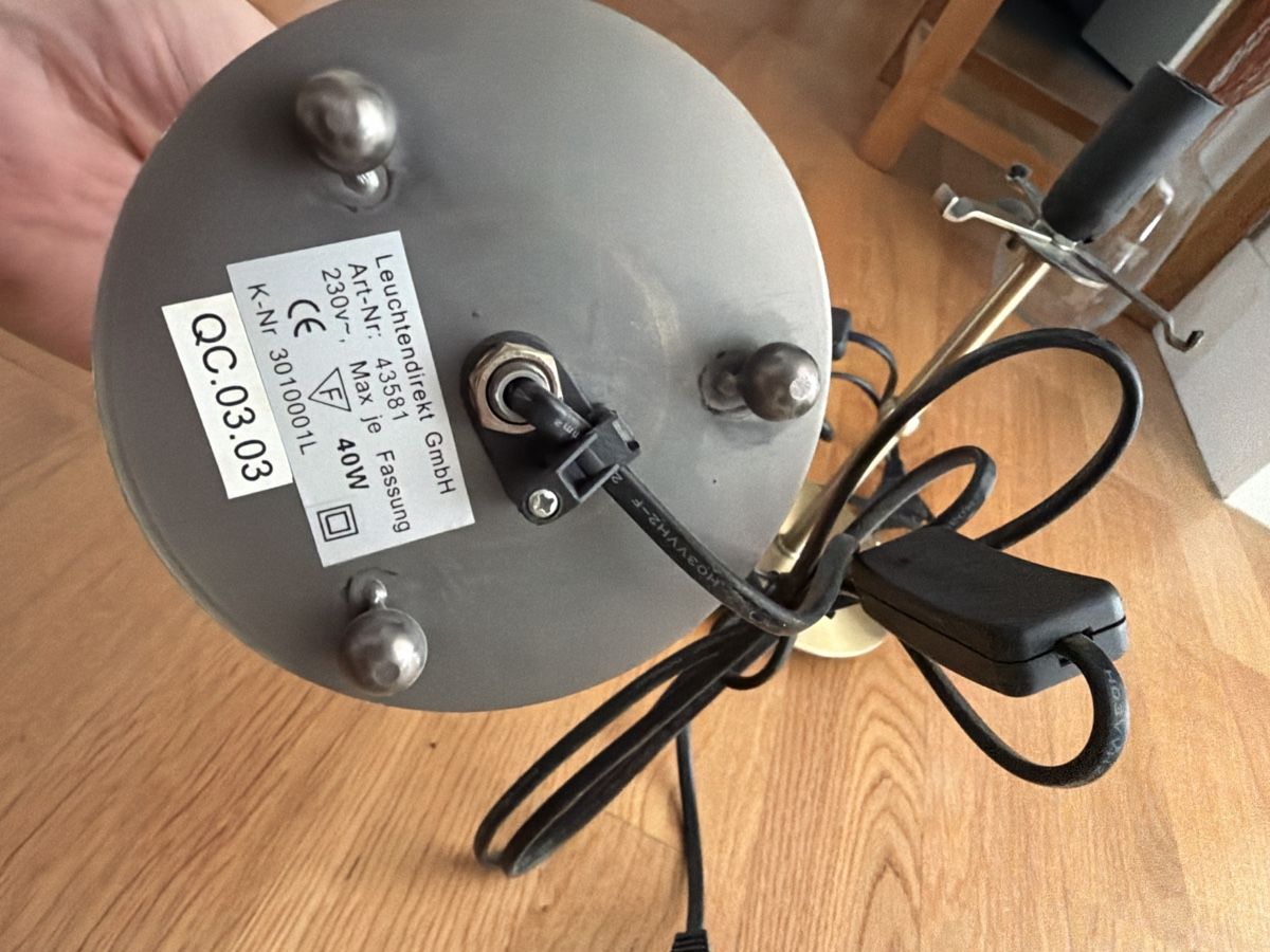 Lampade: Zwei Tischlampen Messing Sockel E14 max 40W mit Schalter – Usato da Zürich venduto da Akihikox3 5