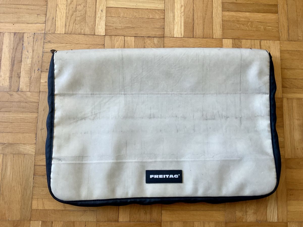 Freitag Borse: Freitag Laptoptasche weiss/ beige  schwarz – Usato da schlieren venduto da euphemismus_1