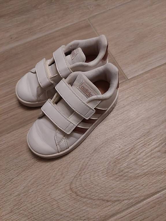 Adidas Scarpe per ragazzi: Chaussures Adidas taille 25 – Usato da Brot-Plamboz venduto da baggiins 2
