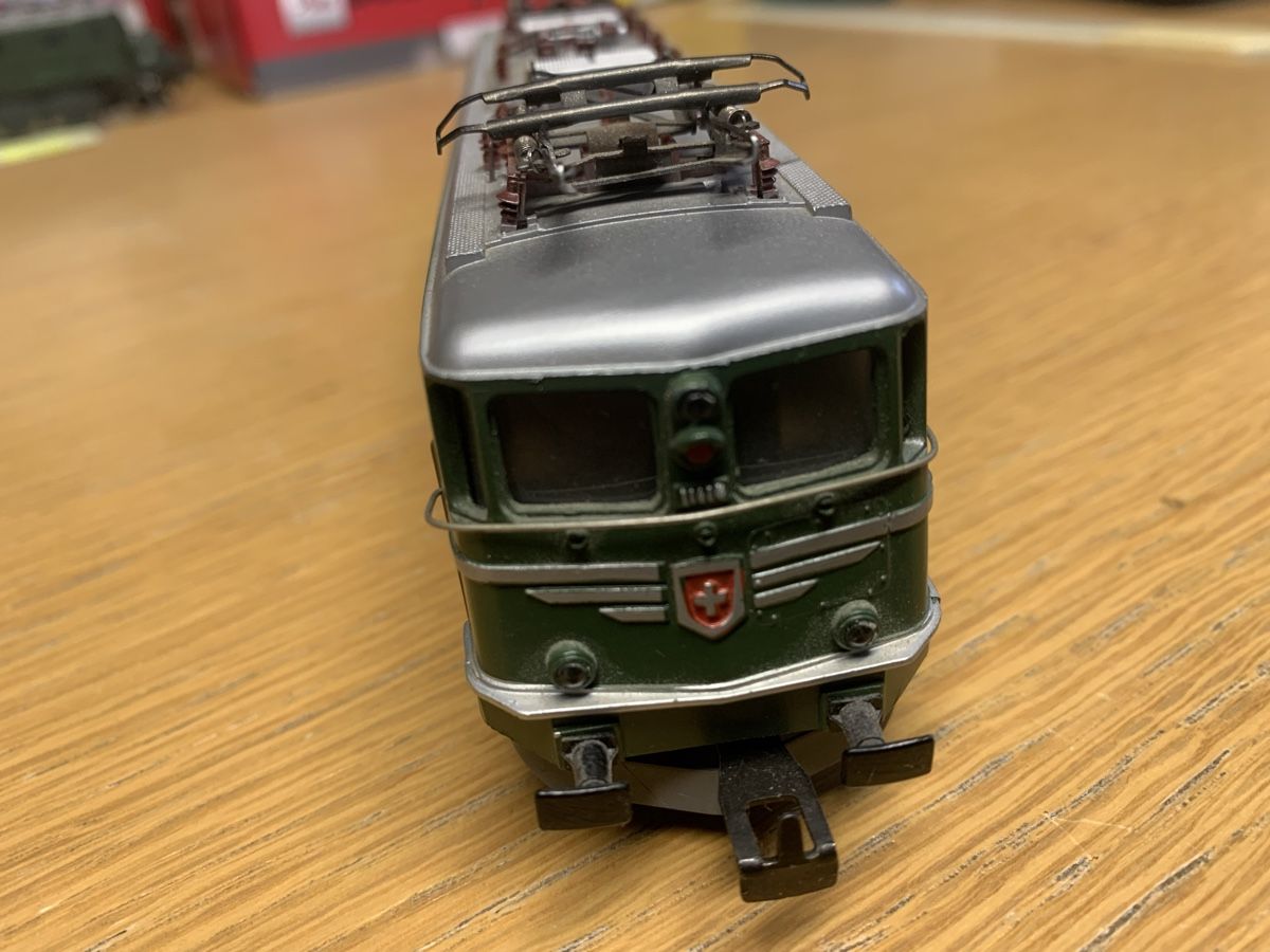 Märklin Modellini di ferrovie: Märklin Ae6/6 Neuchatel mit Motorola Decoder,AC, Nr.H84 – Usato da Winden venduto da EmilNeu 1