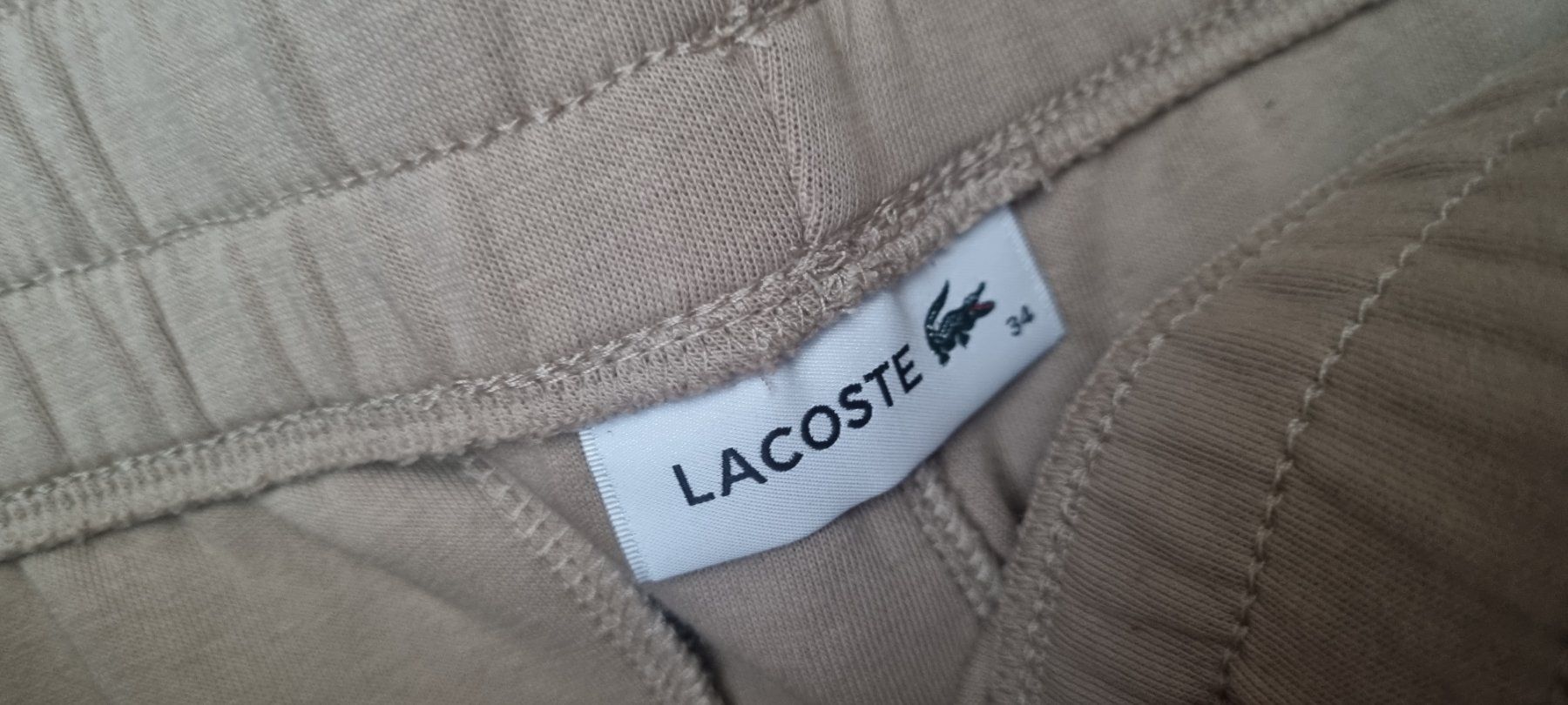 Lacoste Pantaloni: Trainerhose Lacoste Gr.34 ungetragen – Nuovo (secondo la descrizione) da Embrach venduto da Valday 2