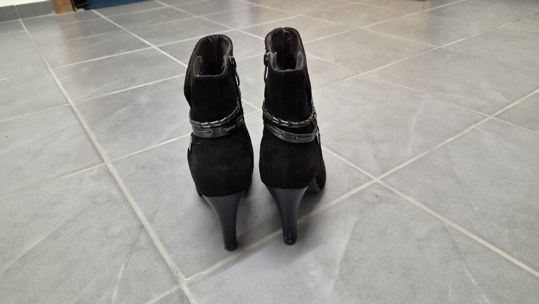 Tamaris Scarpe da donna: Stiefeletten TAMARIS, 39 – Usato da Frasnacht venduto da MiraBelle79 2