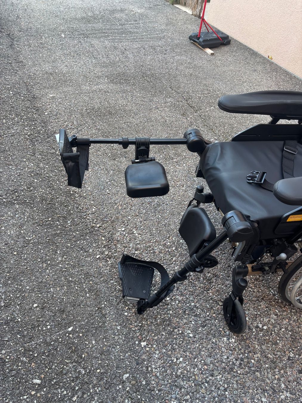 Sedie a rotelle: Fauteuil roulant multi fonction – Usato da Gland venduto da choupinoues 4