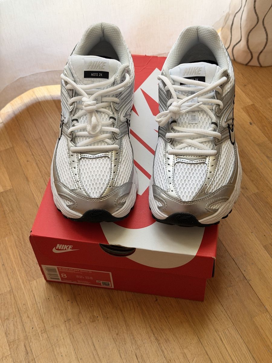 Nike Scarpe da uomo: Nike Moto 2k blanc taille 39 – Nuovo e nell'imballaggio originale da Le Lignon venduto da Ana2831 1