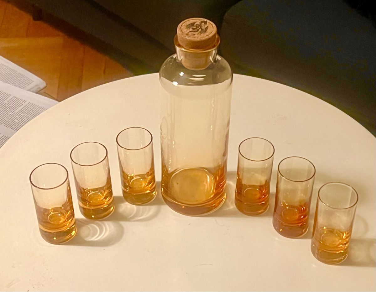 Caraffe: Karaffe mit 6 Gläser Bernstein Glas – Nuovo (secondo la descrizione) da Bern venduto da firefly-high