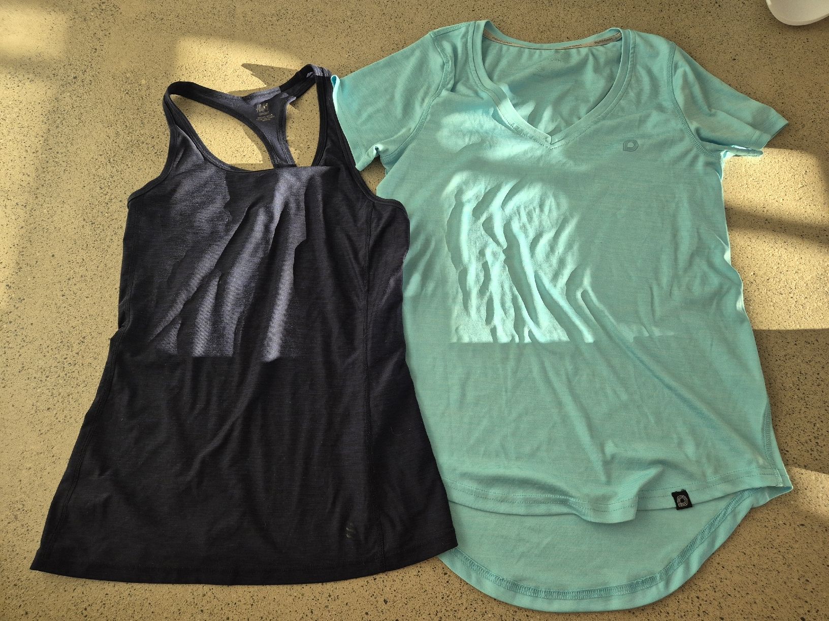 H&M Lotti di vestiti: Zwei Sportoberteile – Usato da Schlieren venduto da nat_76vd
