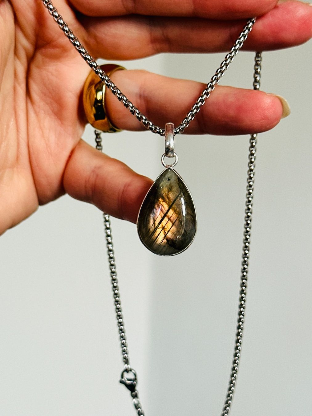 Ketten: Fashionable labradorite necklace – Neu und originalverpackt aus Genève von AGBERG 7
