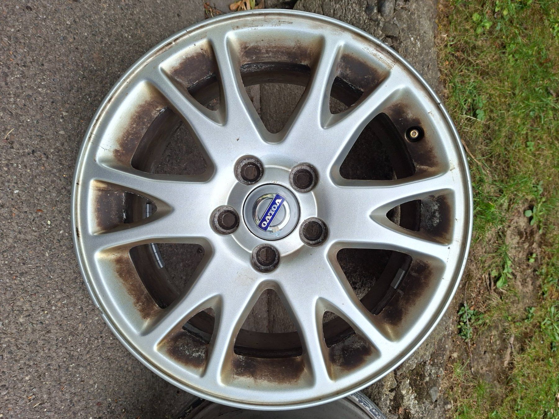 Volvo Cerchioni: 4×Original Volvo 16" Alufelgen – Usato da Zürich venduto da Cusin0 4
