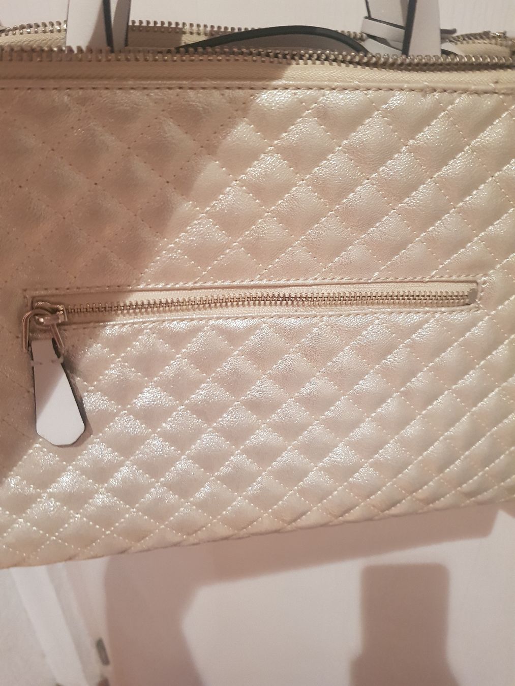 Guess Taschen für Damen: Damen Guess Tasche – Gebraucht aus Zihlschlacht von Sun25 5