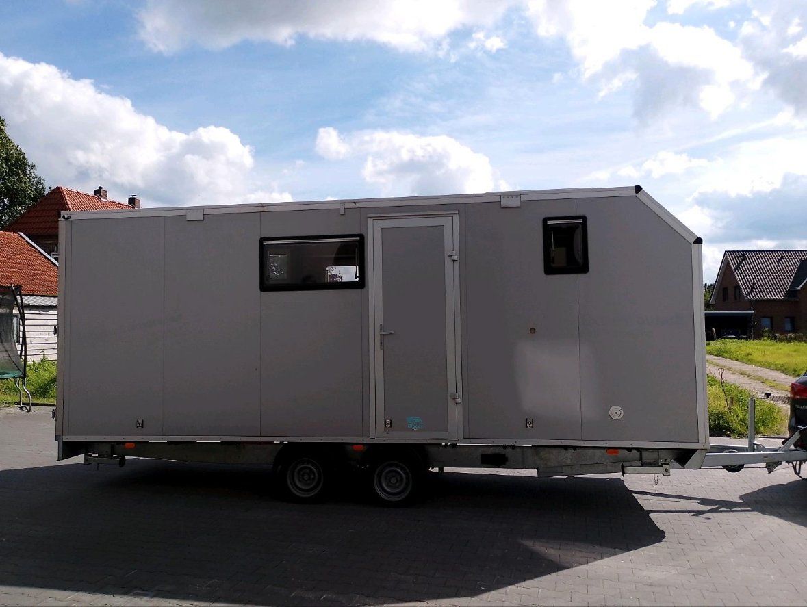 Remorques: Einmaliger Wohnwagen, 3.5t autark – D'occasion à Hagenbuch ZH par Caleb