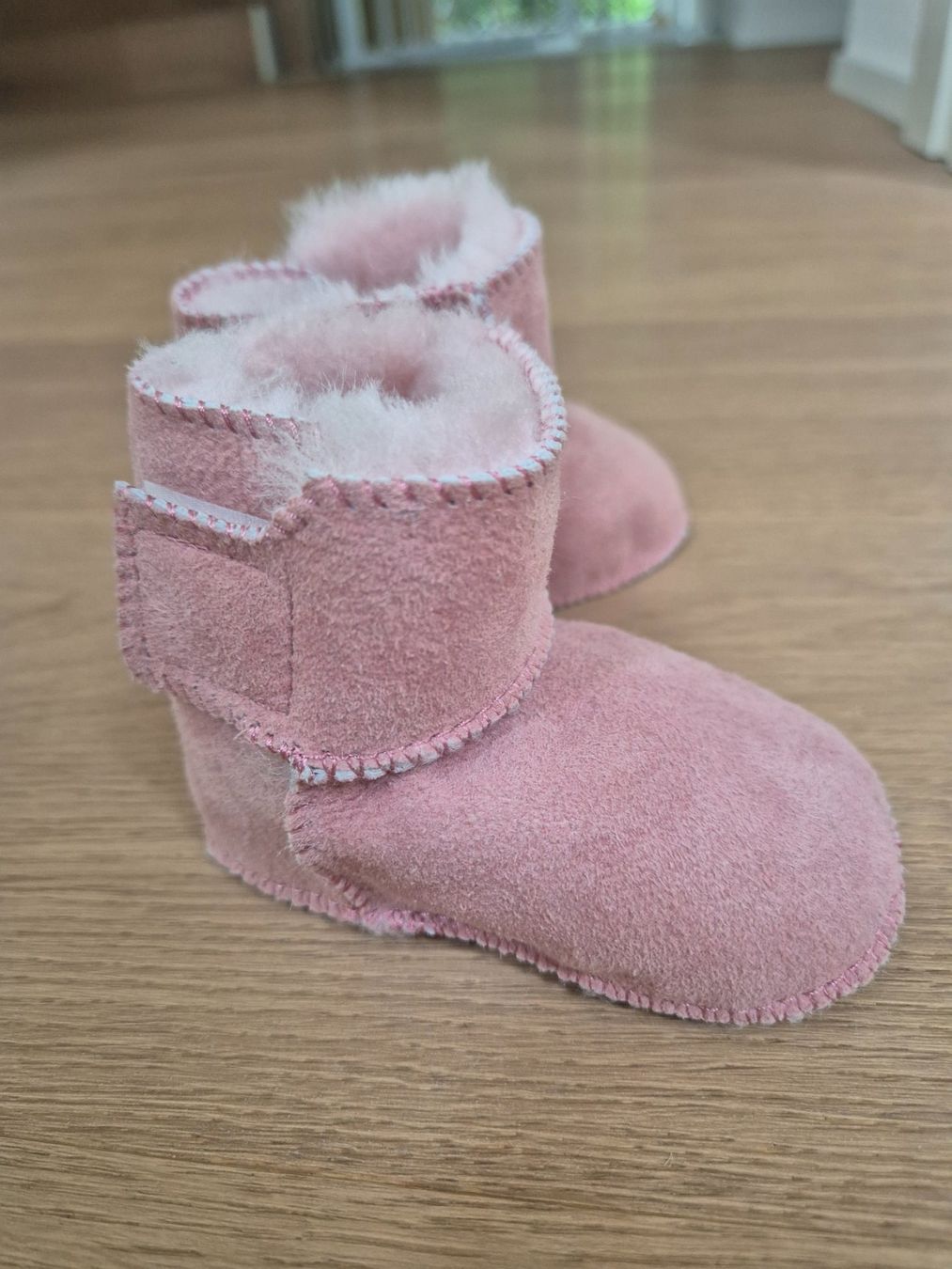 Scarpe per ragazzi: Baby Lammfellschuhe, neu, rosa – Nuovo (secondo la descrizione) da Goldau venduto da SIM.DE 2