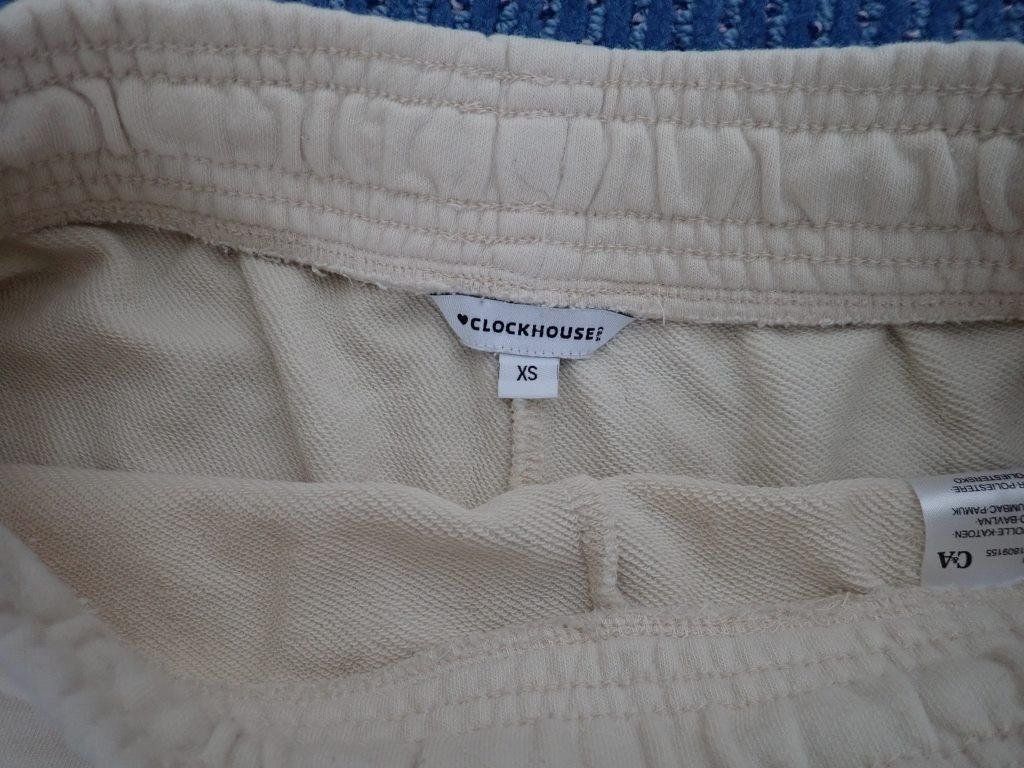 Hosen: 2 Kurze Hosen Grösse XS – Gebraucht aus Galgenen von Marc98 1