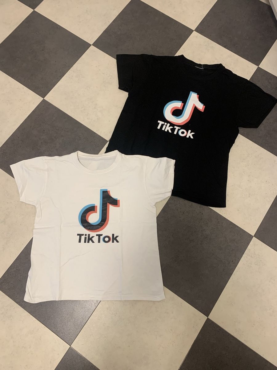 Camicie, T-shirt & Polo: Zwei Shirts – Usato da Luzern venduto da Boudin03