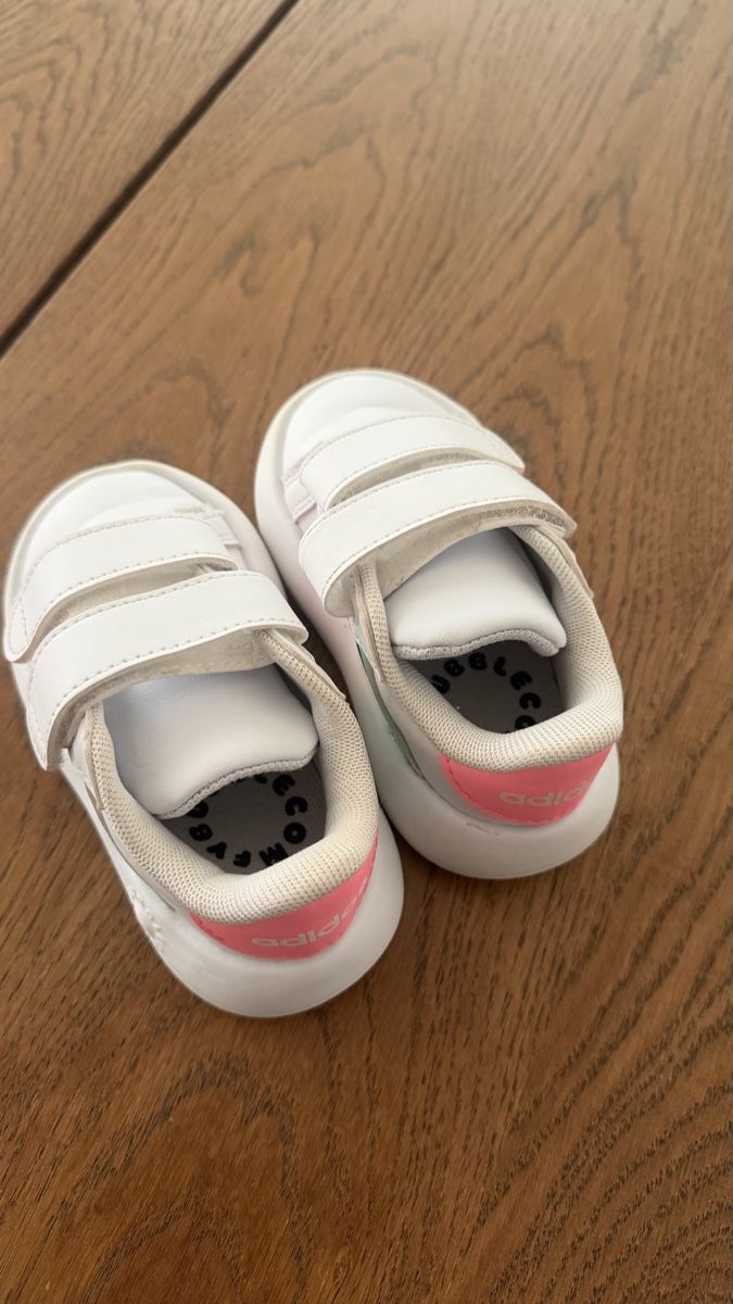 Adidas Schuhe für Jungen: Adidas Schuhe Kinder – Gebraucht aus Sennhof Winterthur von bibo11 1