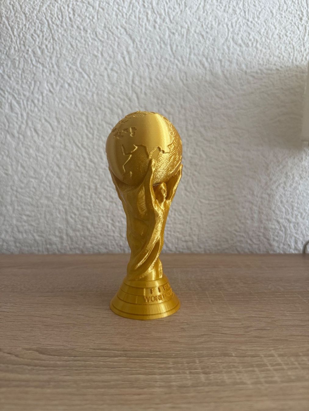Altre raccolte & rarità: Replica FIFA World Cup Trophy - 18cm 3D Printed – Usato da Crans-Montana venduto da Sta7ros