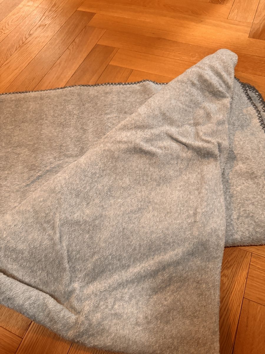 Coperte: Hellgraue Kuscheldecke – Nuovo (secondo la descrizione) da Richterswil venduto da Manu55555 1