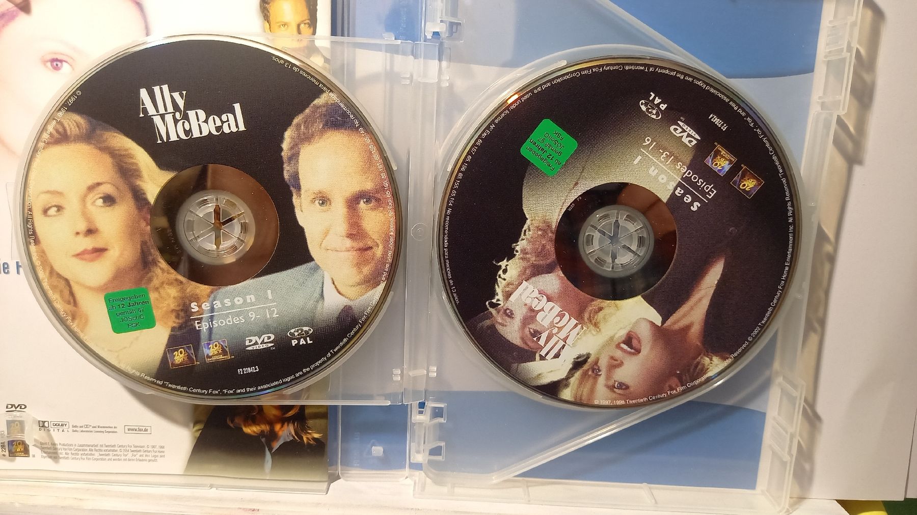 Tutti i DVDs: Ally McBeal - Staffel 1 6er DVD-Box – Usato da St. Gallen venduto da Bir_Rer 3