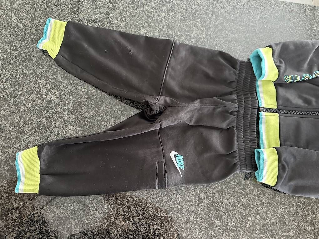 Lotti & Set di vestiti: Nike Trainer Grösse 86-92 – Nuovo e nell'imballaggio originale da Wil SG venduto da arj_8hhq 1