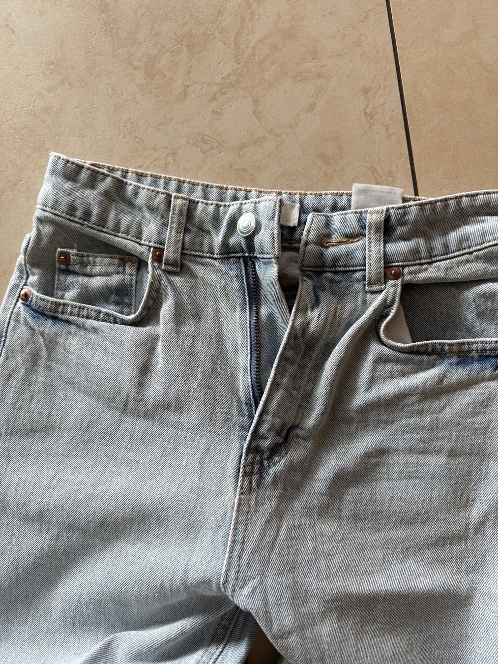 H&M Jeans: Hellblaue Jeans mit Schlag Grösse 36 – Usato da Kirchdorf AG venduto da coco123 3