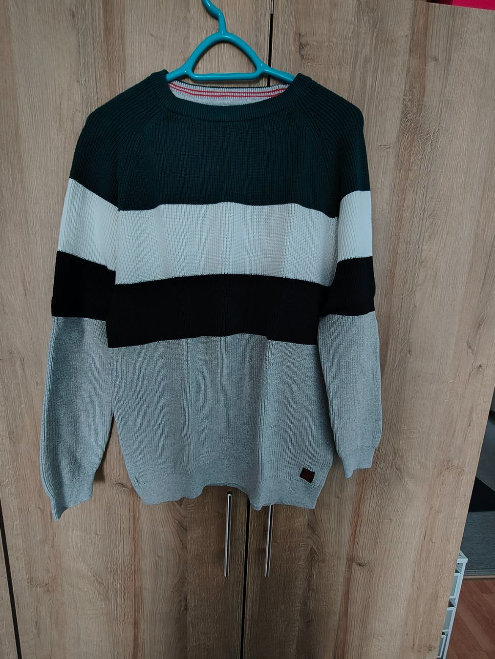 Lotti di vestiti: 4 Pullover (L) + Langarmshirt XL – Usato da St. Gallen venduto da Ovi777