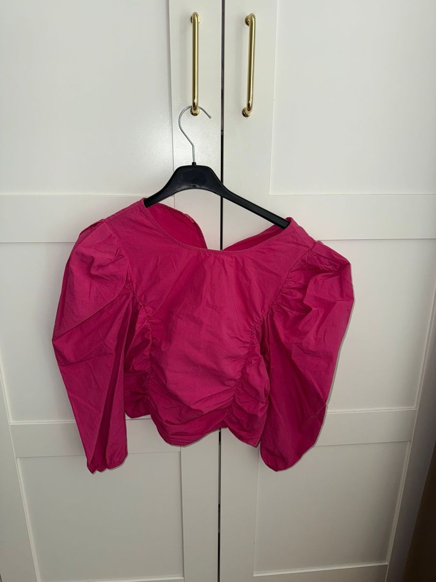 Camicette: Fuchsia Bluse mit Puffärmeln Gr. S – Usato da Grenchen venduto da Bach94