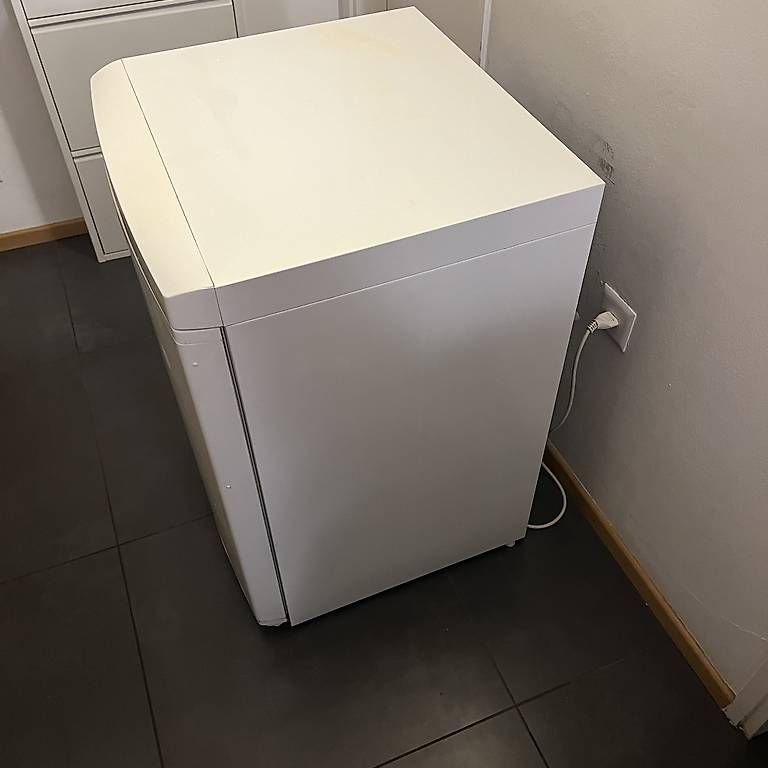 Congelatori: Congelatore verticale NOVAMATIC  Pratico e spazioso – Usato da Minusio venduto da son_mrf5 3