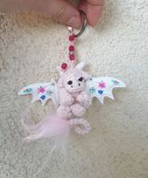 Handgemachter Schlüsselanhänger gehäkelter Drache amigurumi