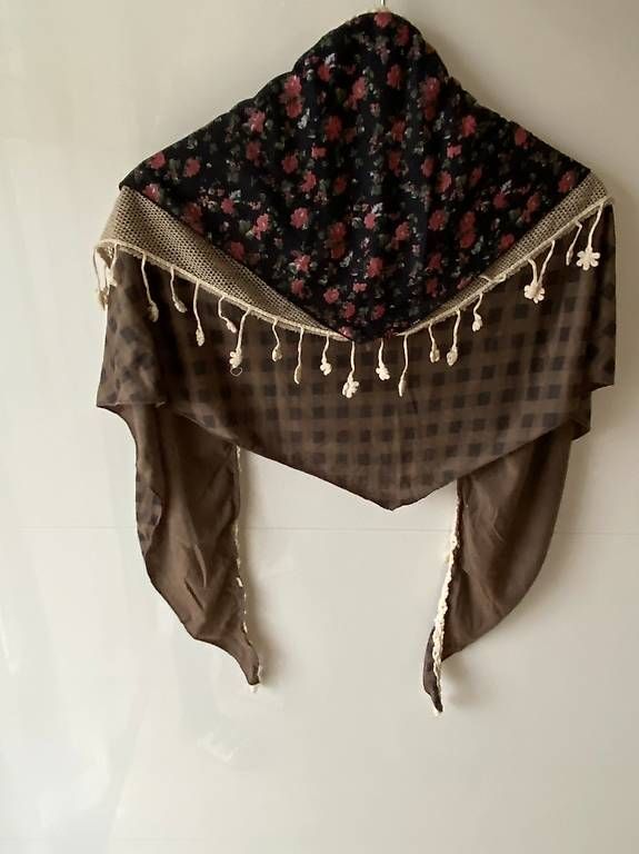 Foulards, Tücher & Schals: Schals, Halstücher, Damen V – Gebraucht aus Zürich von nad_7gzh 2