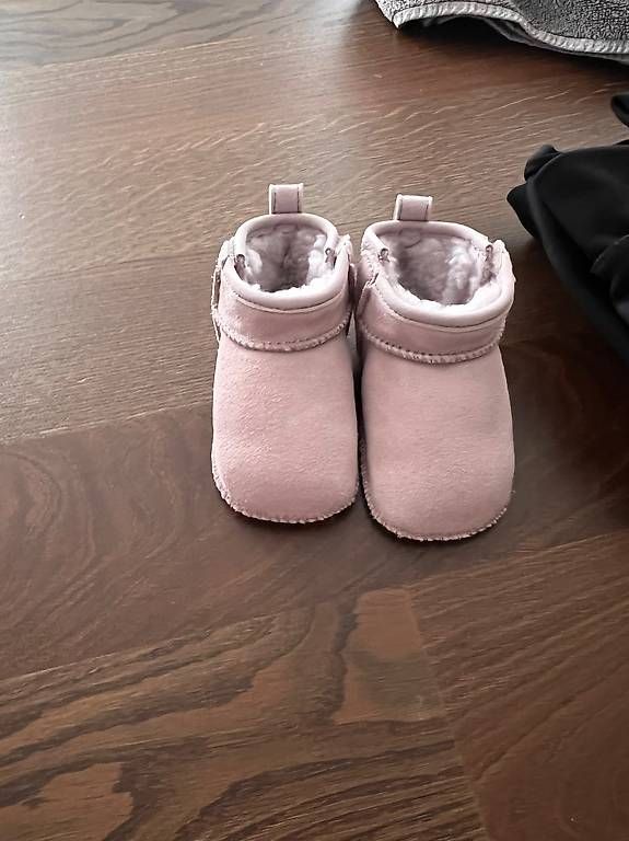 Scarpe da donna: Nie getragen! UGG Stiefel – Usato da Regensdorf venduto da boj_zsb9 2