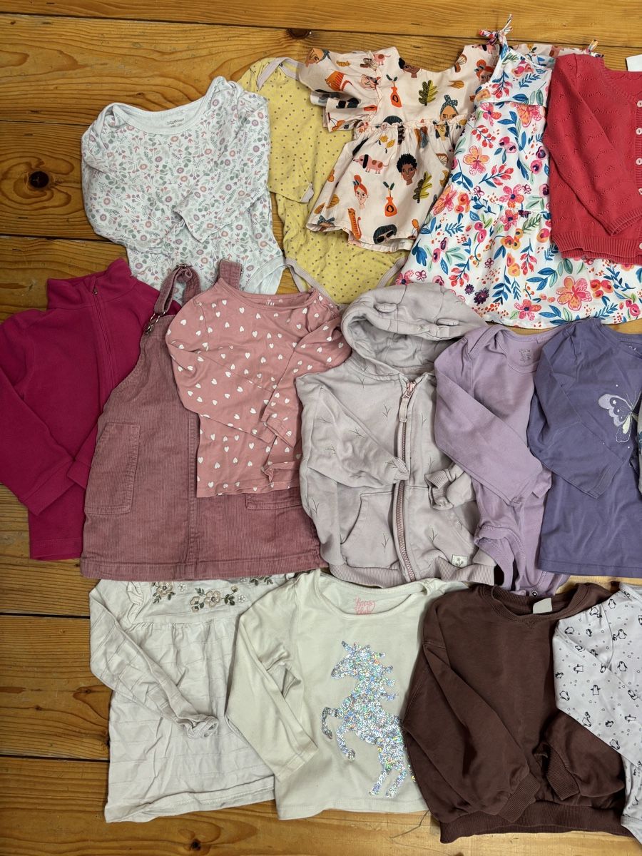 Lotti & Set di vestiti: Kleiderpaket Mädels, Grösse 92/98 – Usato da Büren an der Aare venduto da Nikito2001 1