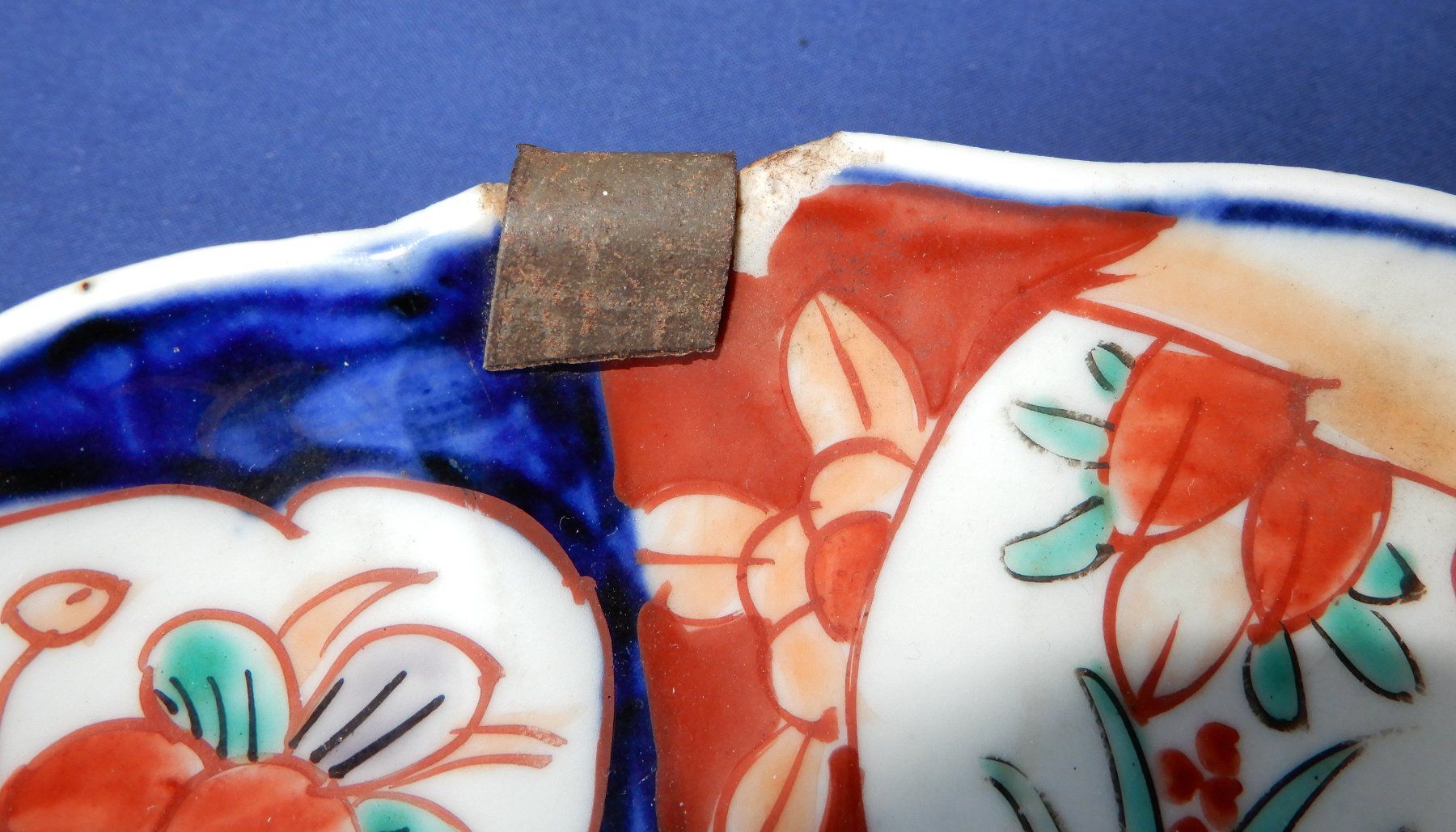 Assiettes: Antiker Imari Teller mit Rahmen - 2 Fehlstellen – Défectueux à Senèdes par tintinette43 3