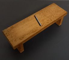 *GEMÜSE-/KÄSE - HOBEL* HOLZ/GEBR./9.5 X 30/H 8.5CM/ÄLTER
