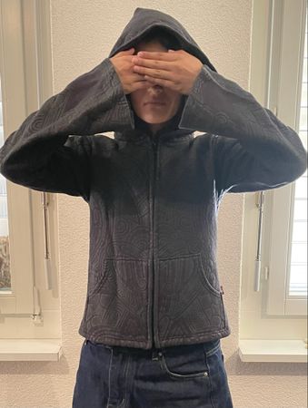 Kapuzenjacke mit Muster Grösse S guter Zustand