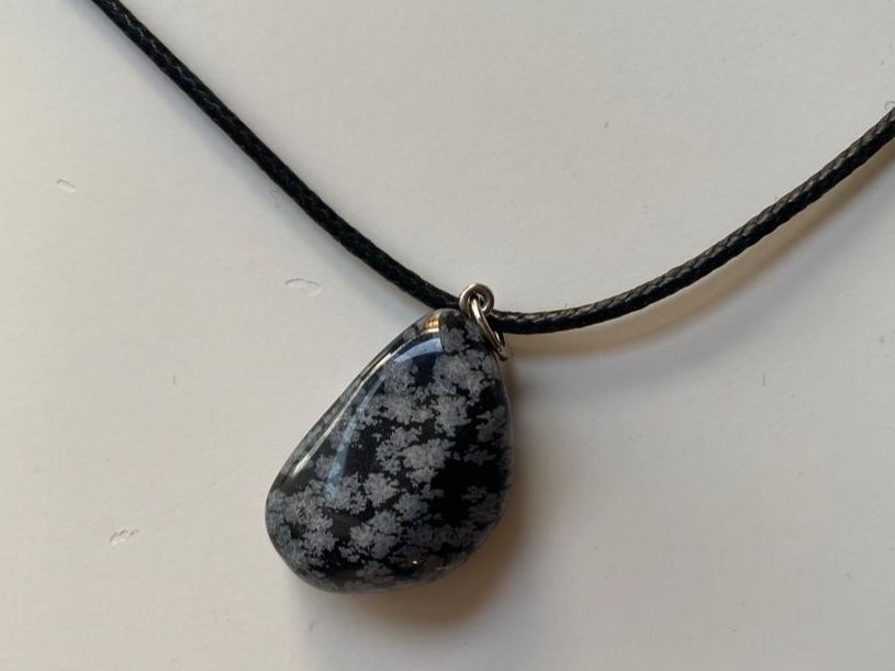 Catenine: Schnee Obsidian Halskette – Usato da Givisiez venduto da dor_xb9k