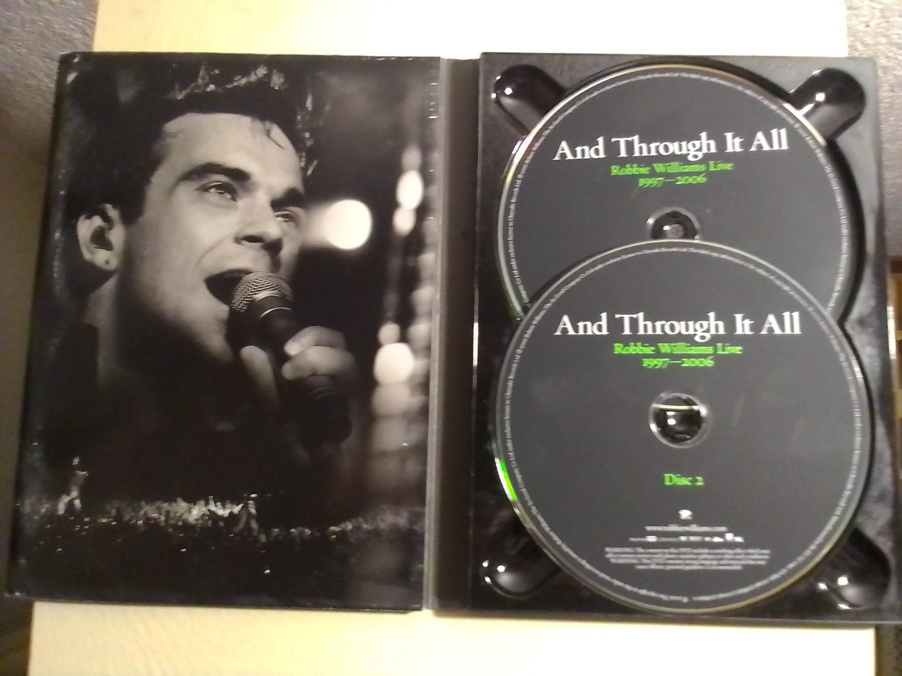 Tutti i DVDs: Robbie Williams - And Through It All Live 1996-2006 – Usato da Brittnau venduto da Zibu 2