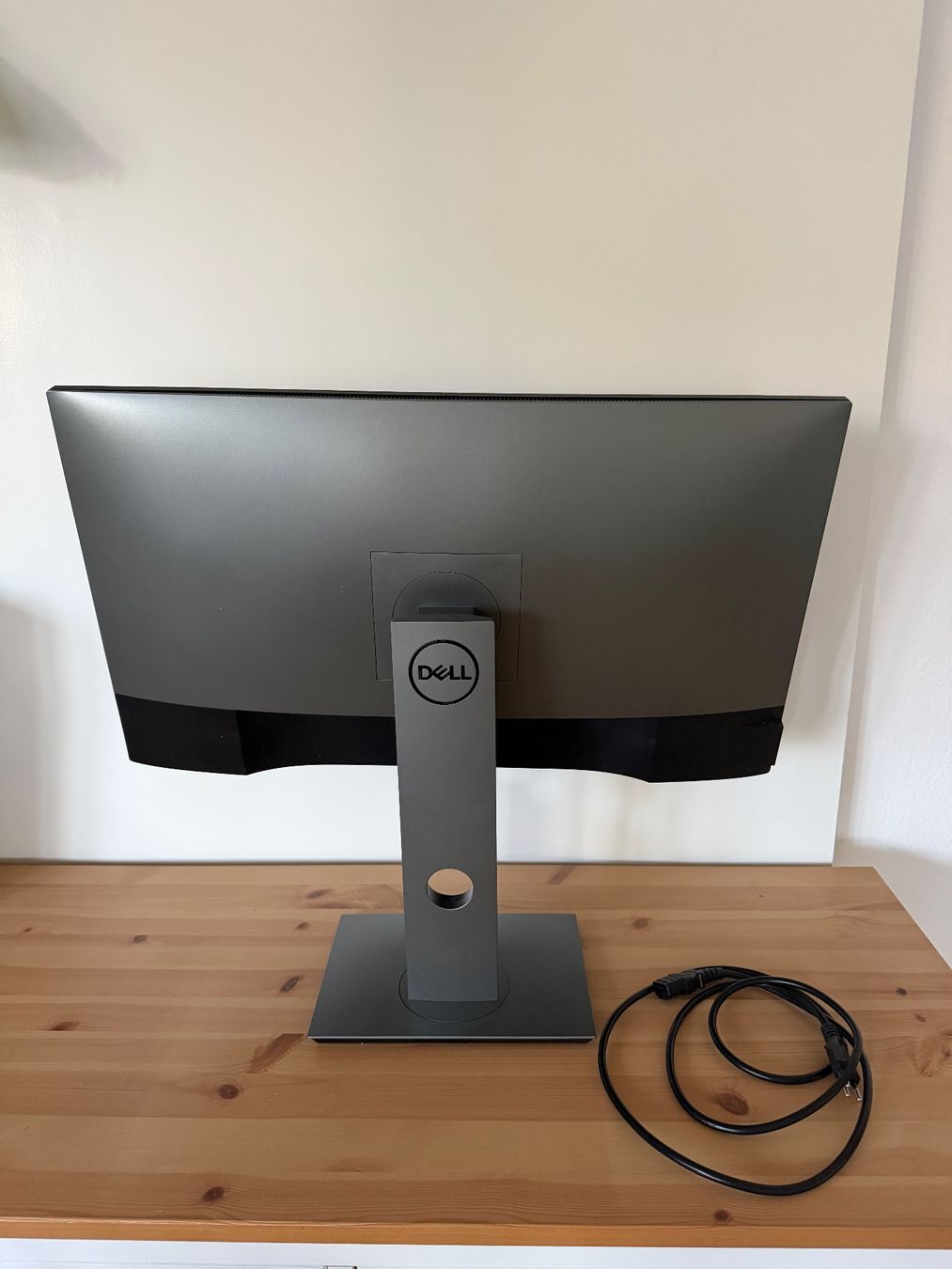 Dell Monitor: Dell UltraSharp U2720Q – Usato da Zürich venduto da Bergsonne04 2