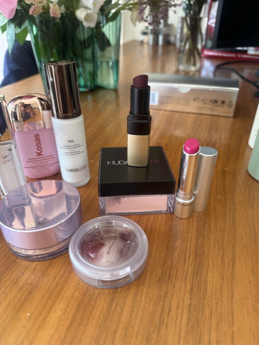 Lettini & sedie per cosmetici: Designer Cosmetics Bundle: Summer Makeup Must-Haves! – Usato da Zürich venduto da pinish 1