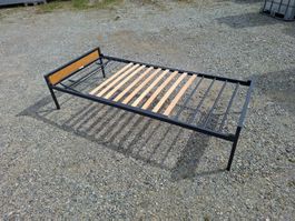 2x Bettgestell Massiv ca 1.90 m x 0.95