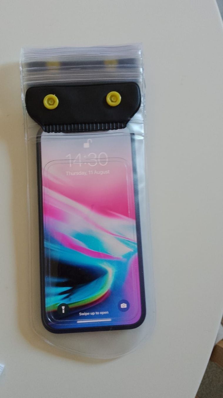 Cover & Protezioni schermo: Phone waterproof cover – Usato da Zürich venduto da Angela_Fashion_Lover 4