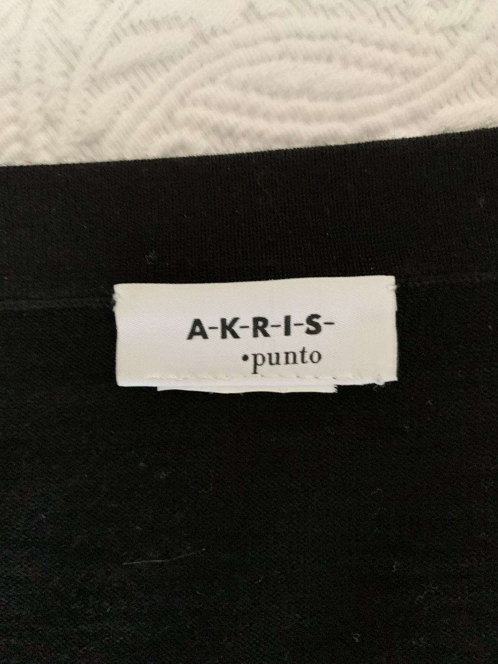Akris Maglioni & Felpe: AKRIS: Edler schwarz/blau gestreifter Pullover, 38 – Nuovo (secondo la descrizione) da Luzern venduto da paulablue 5