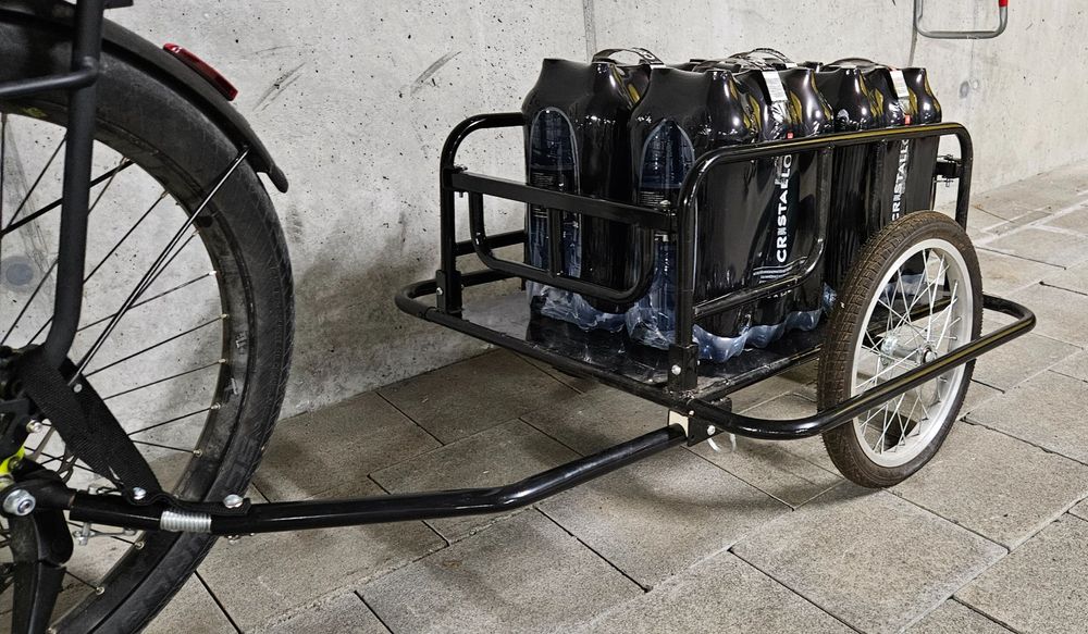 Stabiler Veloanhänger schwarz, viel Stauraum, Top Zustand! Acheter