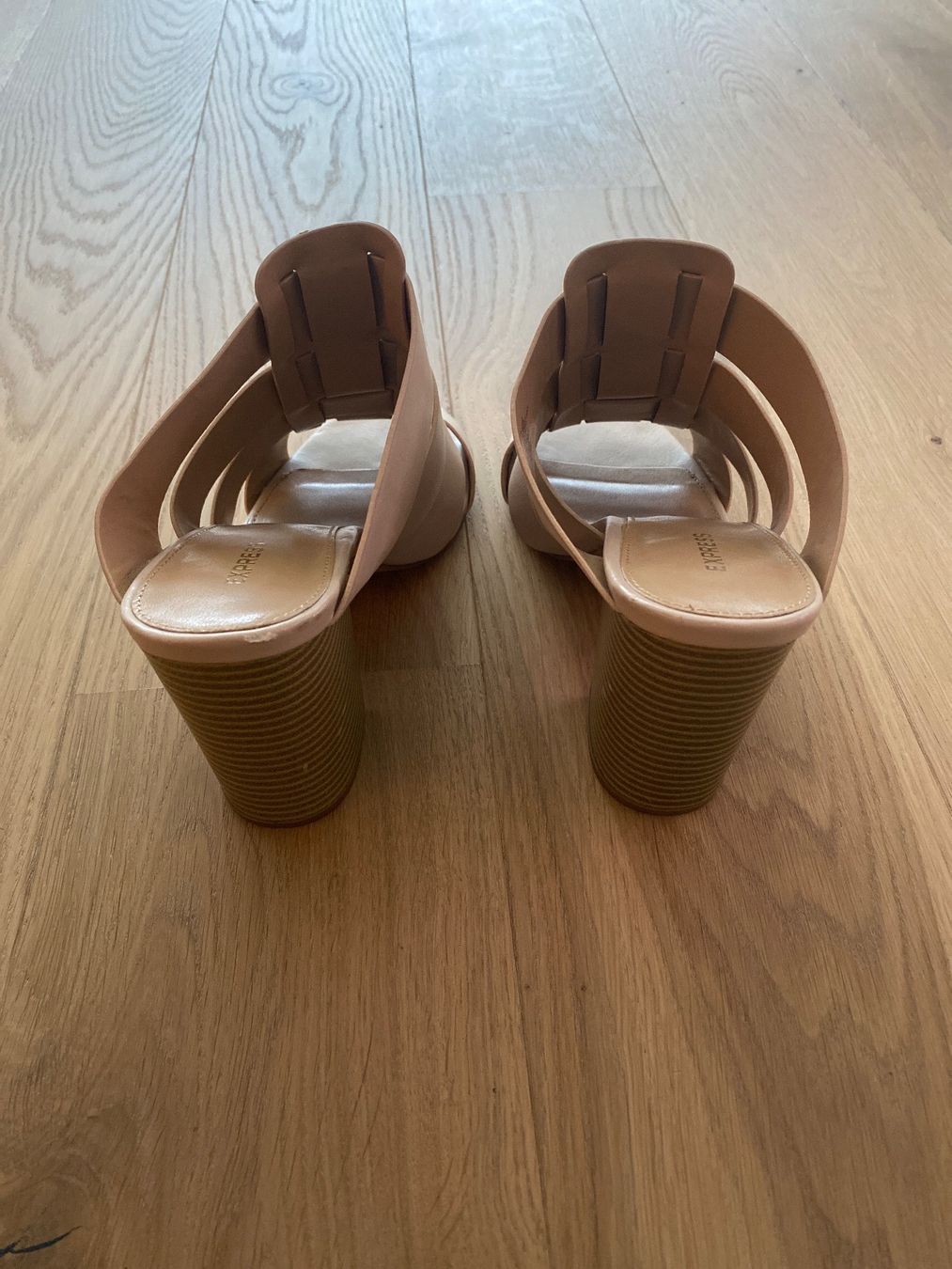 Damenschuhe: Sommerschuhe beige – Gebraucht aus Bolligen von Noeggeli10 2