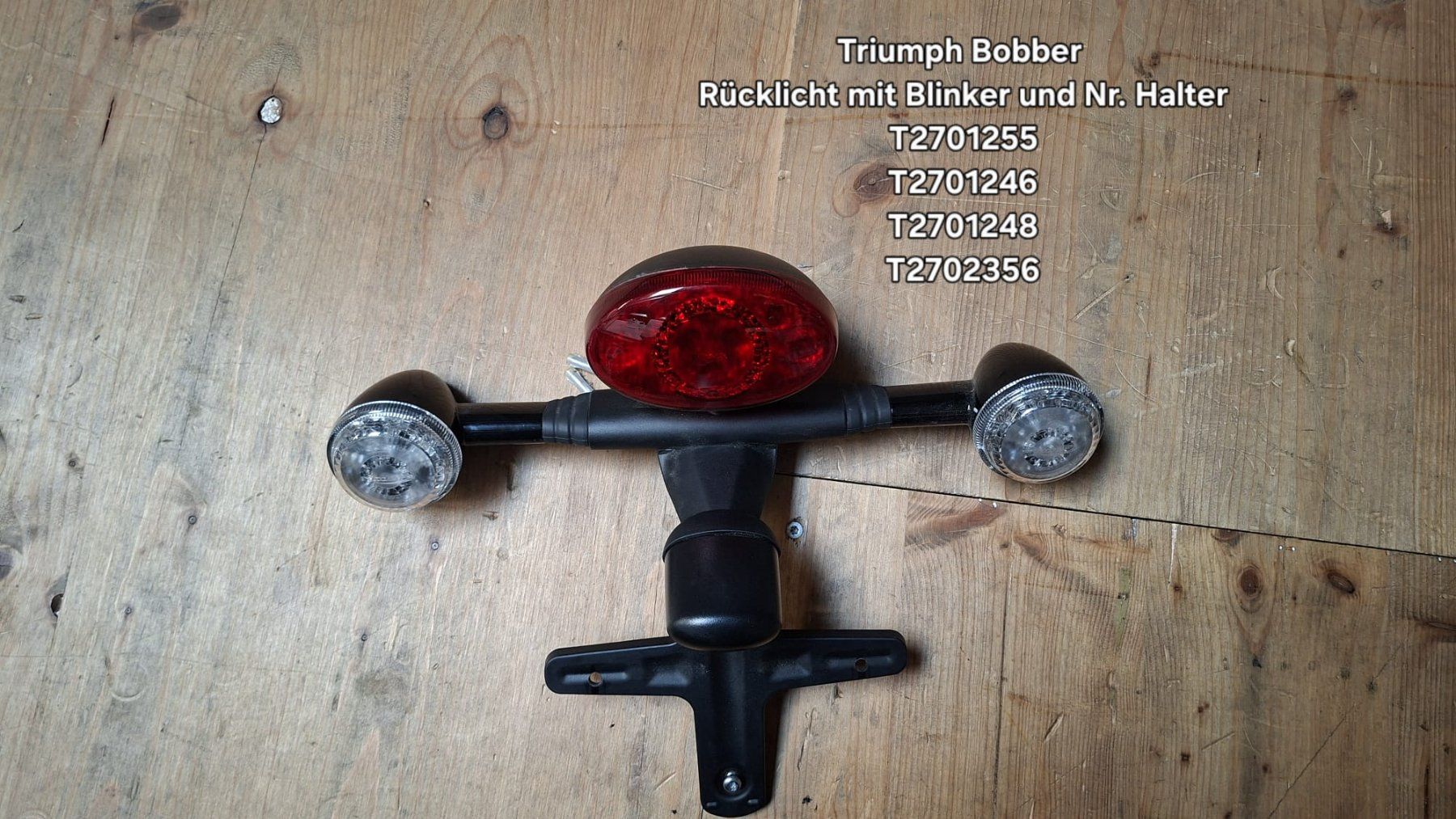 Triumph Tutti i ricambio per moto: Triumph Bobber Rücklicht, Blinker und Nummerhalter – Usato da Alpnach Dorf venduto da Motorrad-Girl