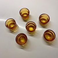 6er Set antike Eierbecher aus Glas, gelbbraun