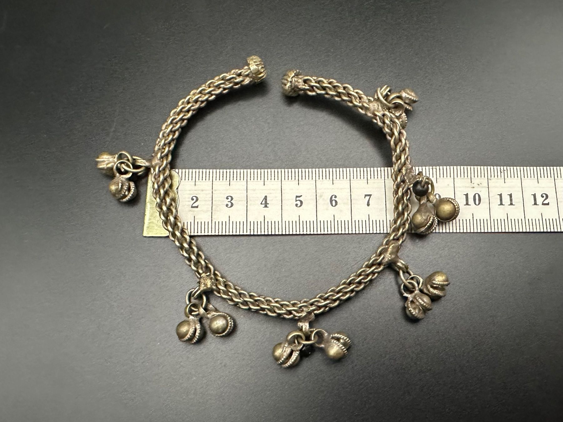 Bracciali & Braccialetti: Antikes Armband mit Anhängern, Messing – Usato da Lamone venduto da LaCantinaMagica 6