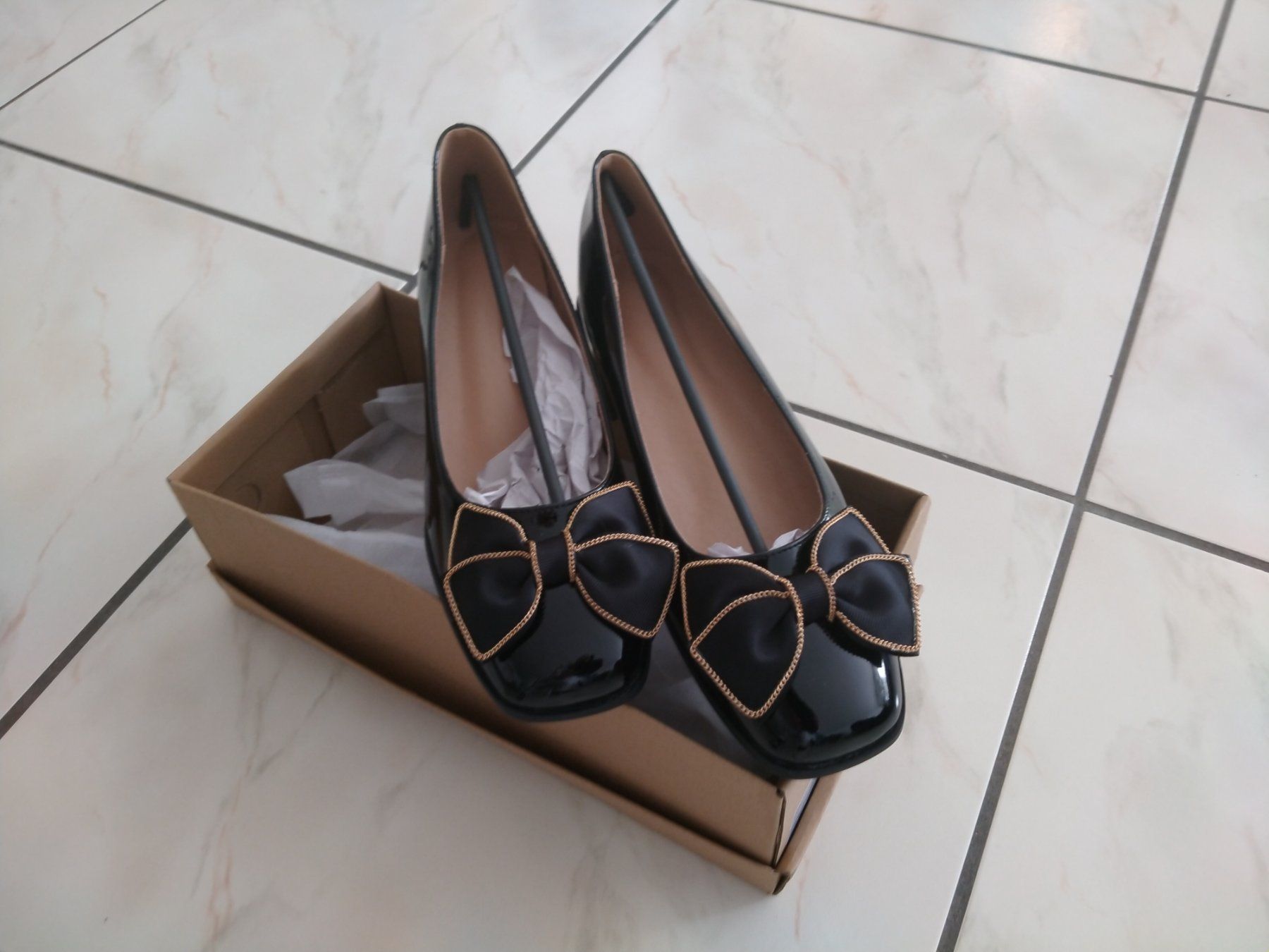 Scarpe da donna: Chaussure vernis noir synthétique taille 39 – Nuovo e nell'imballaggio originale da Veytaux venduto da Christianelucie 1